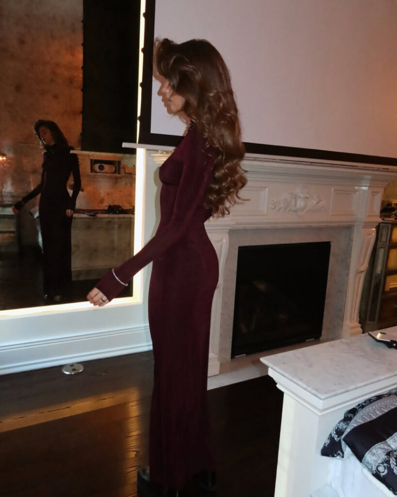 TikTok – Instagram – Petite – AnneMarie Morin – Nude