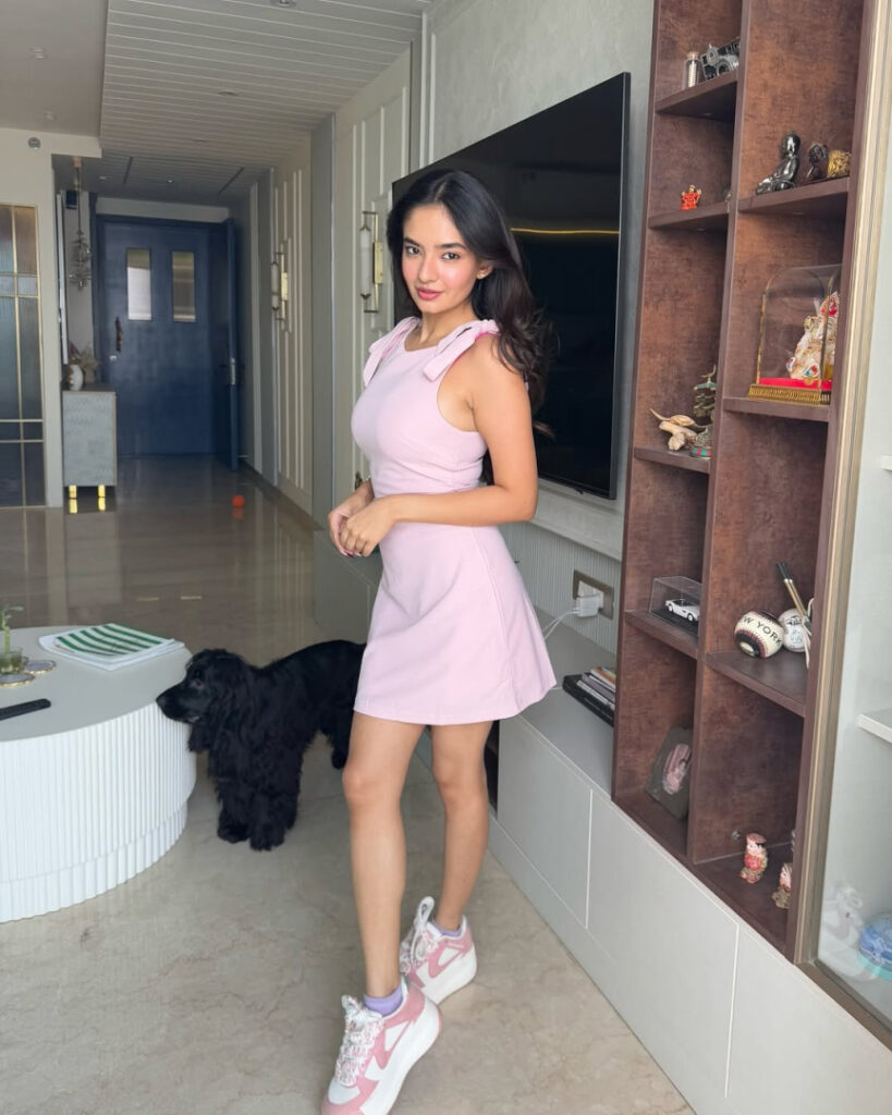 Celeb – Instagram – Indian – Anushka Sen – Nude Leaks