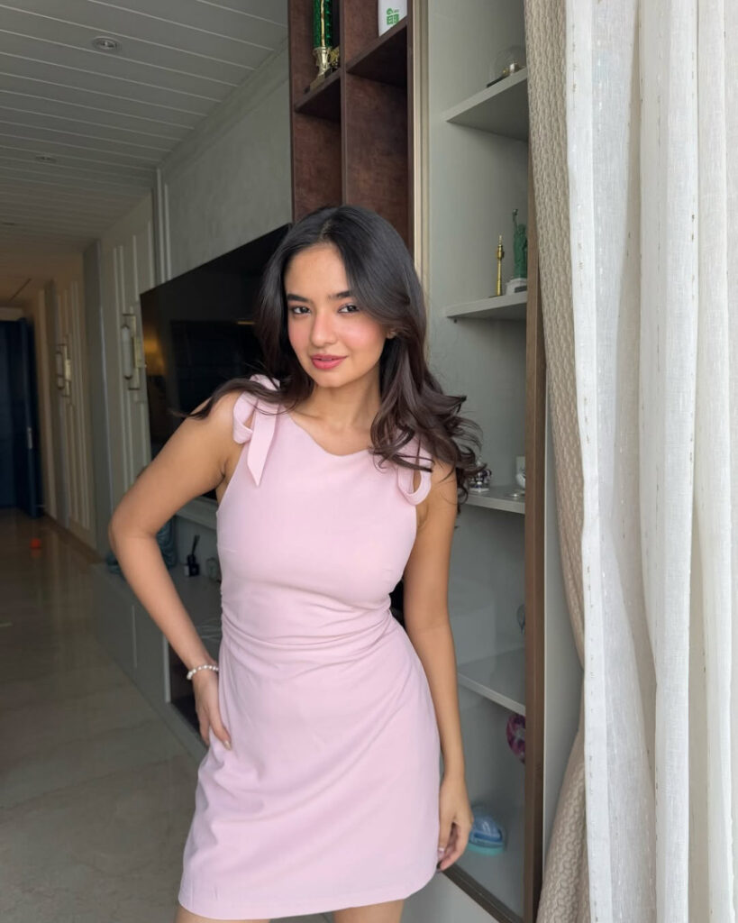 Celeb – Instagram – Indian – Anushka Sen – Nude Leaks