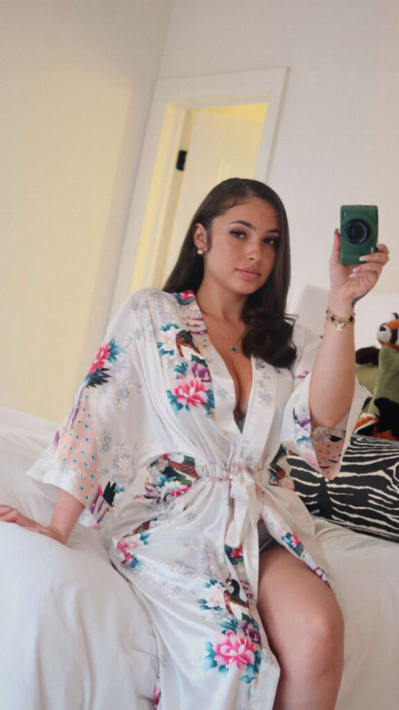 Instagram – Ash Kash – Nude