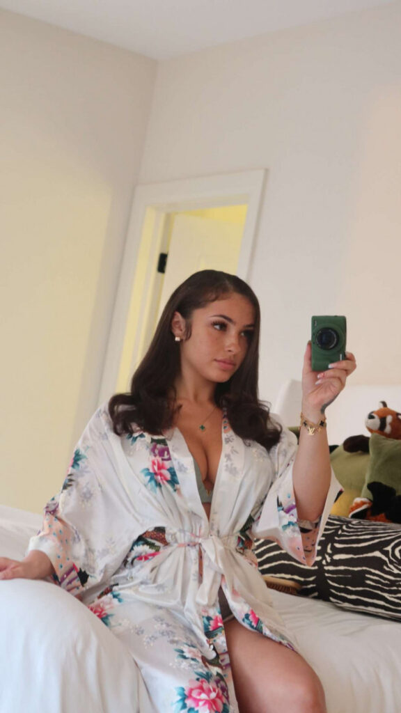 Instagram – Ash Kash – Nude