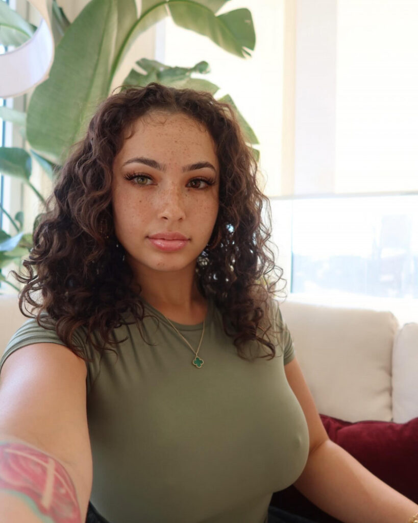 Instagram – Ash Kash – Nude