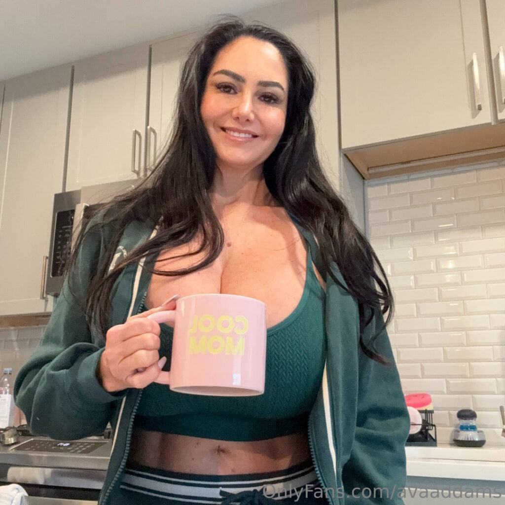 XXX – T H I C C – MILF – Ava Addams – Nude