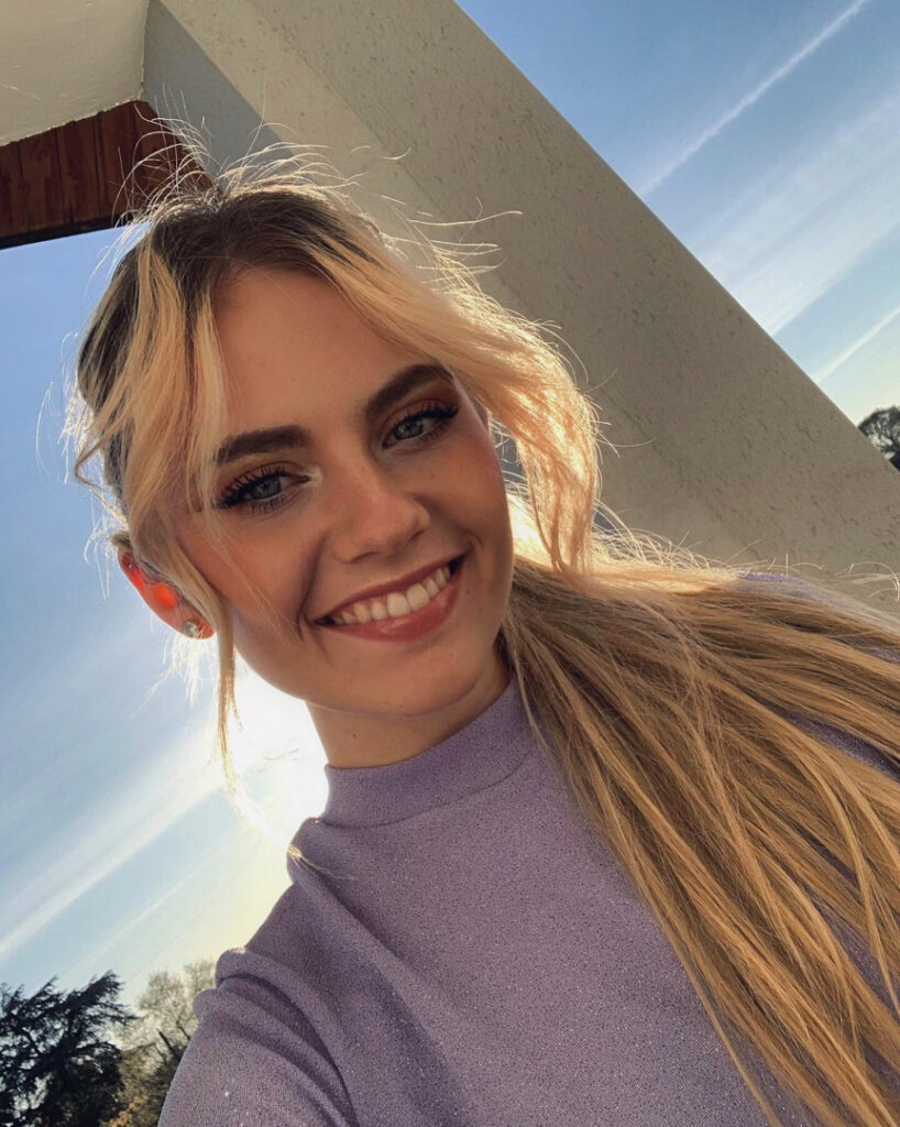 TikTok – Petite – Teen – Axelle Maga – Nude