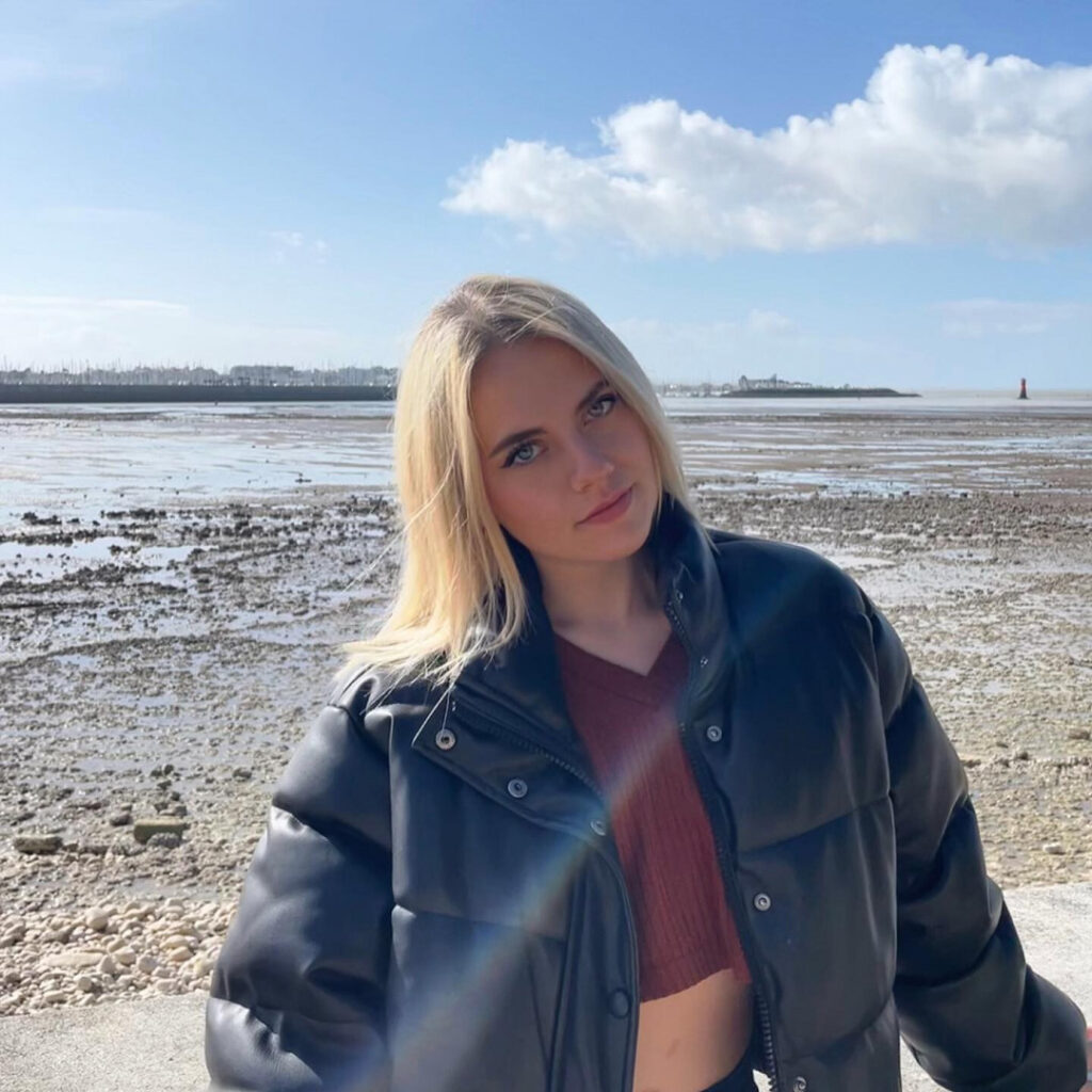 TikTok – Petite – Teen – Axelle Maga – Nude