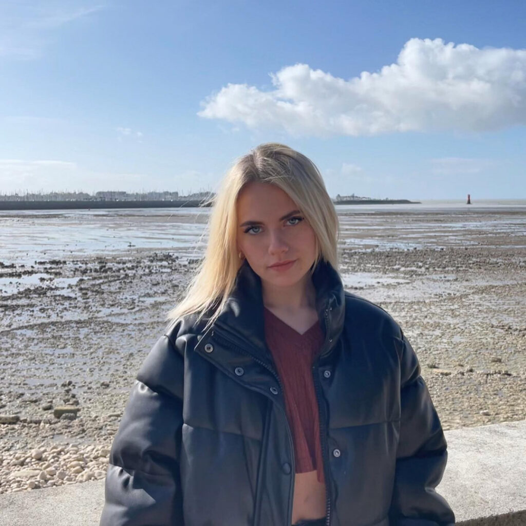 TikTok – Petite – Teen – Axelle Maga – Nude