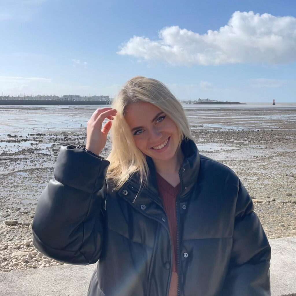 TikTok – Petite – Teen – Axelle Maga – Nude