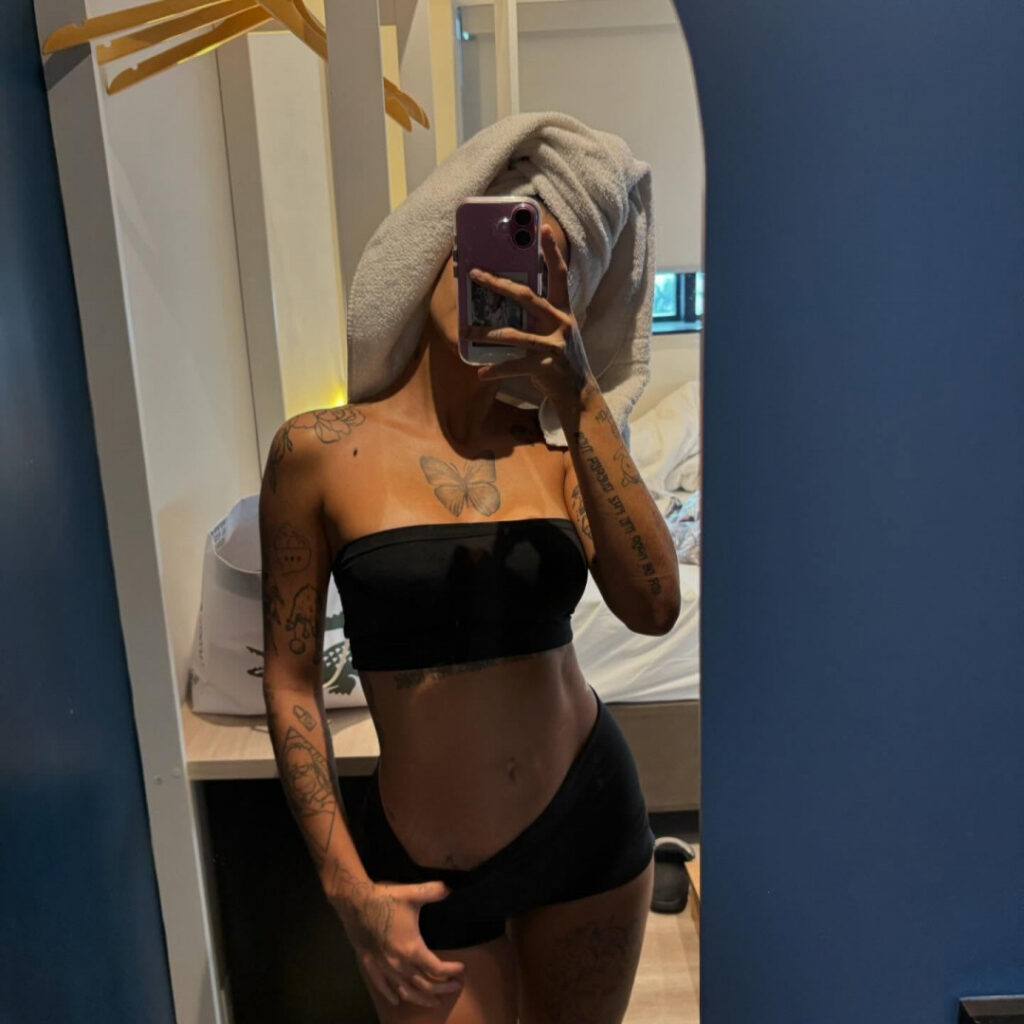 Brazil – Celeb – AZZY – Nude Leaks