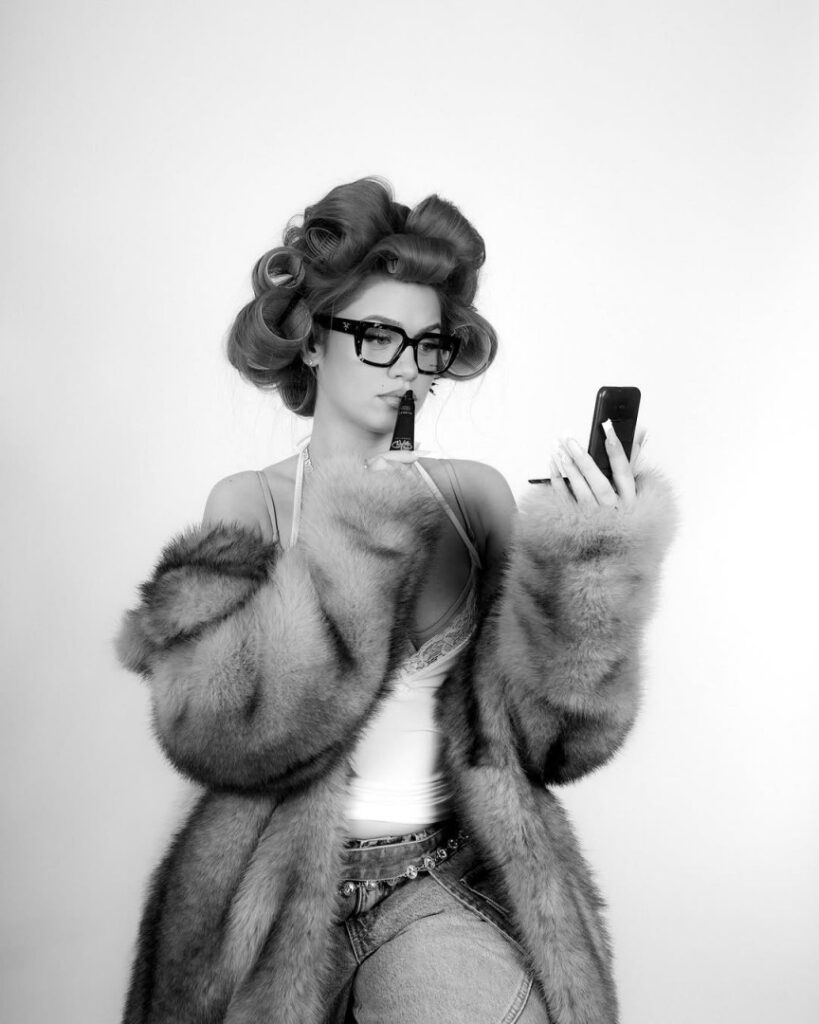 Instagram – badmomzjay – Nude