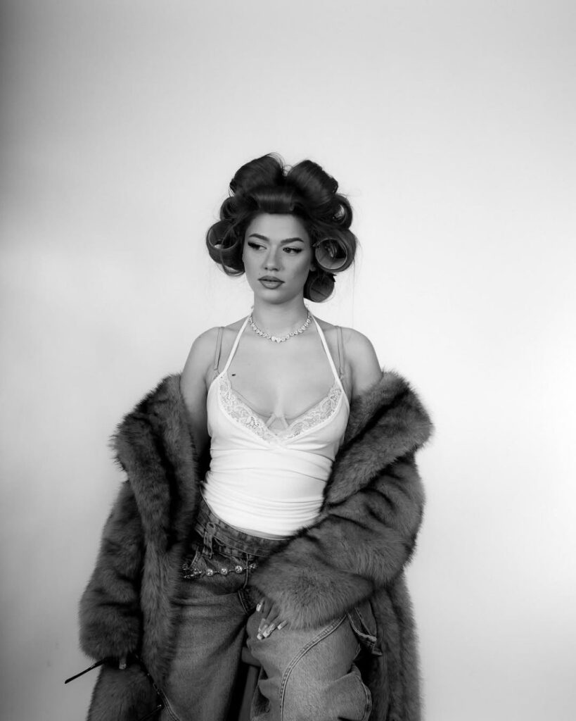 Instagram – badmomzjay – Nude