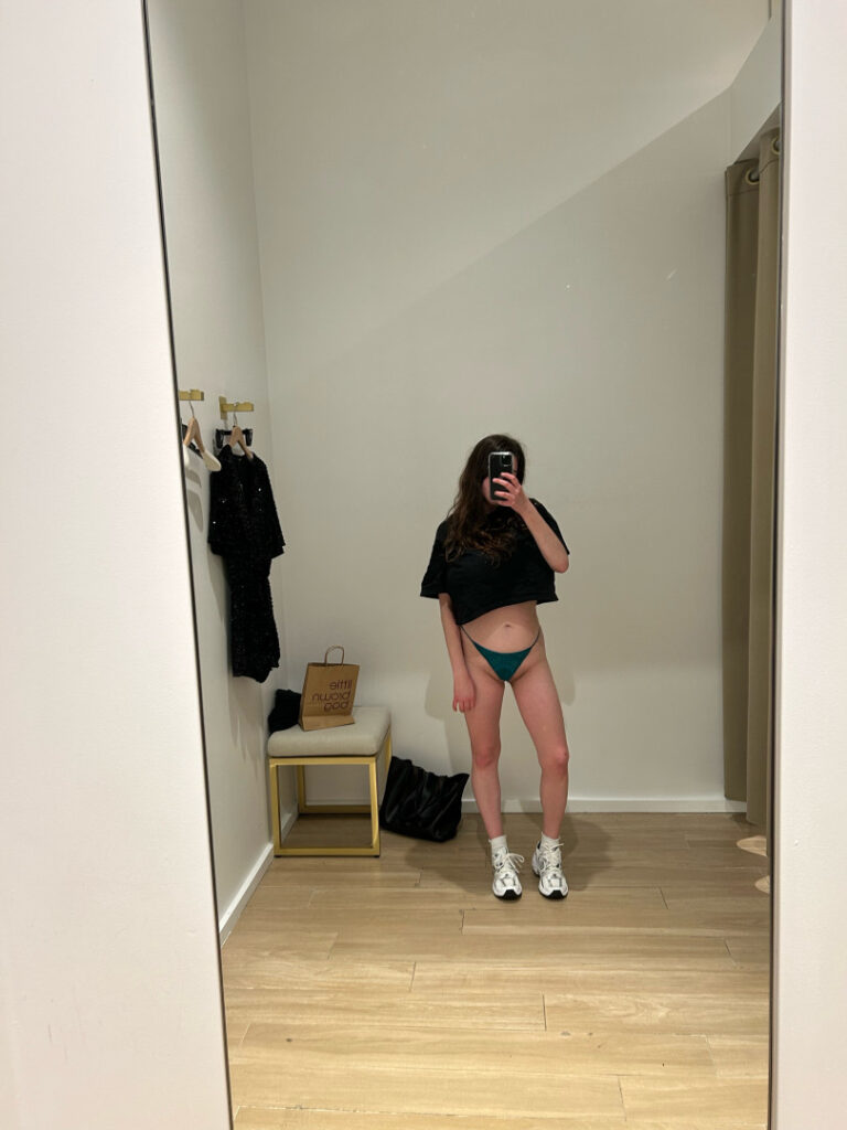 Instagram – Bailey Moon / greatvaluenancywheeler – Nude