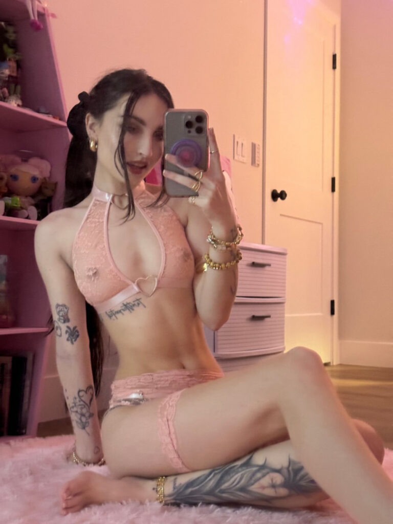 ASMR – Youtube – beebee ASMR – Nude