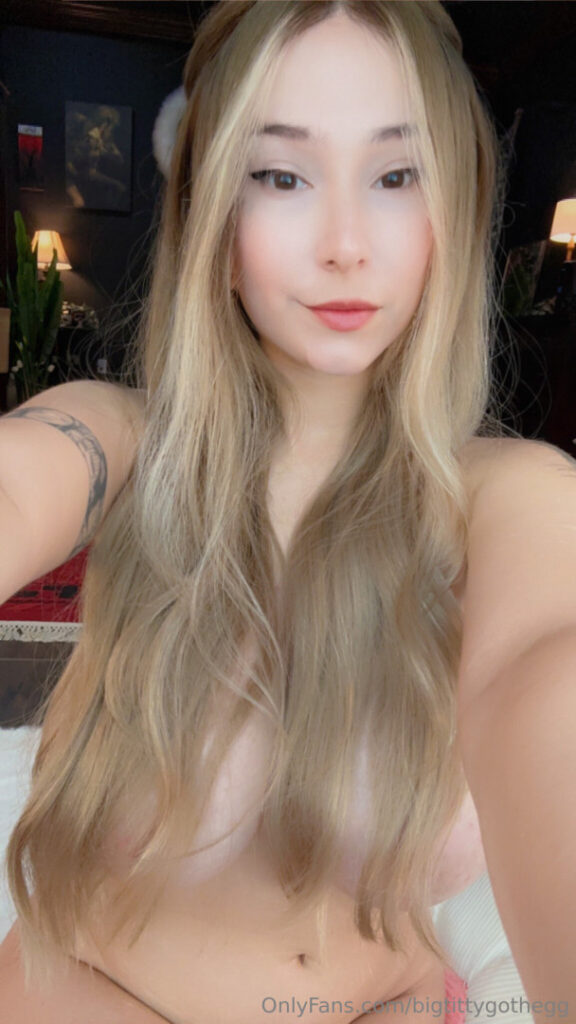 OnlyFans – T H I C C – bigtittygothegg – Nude