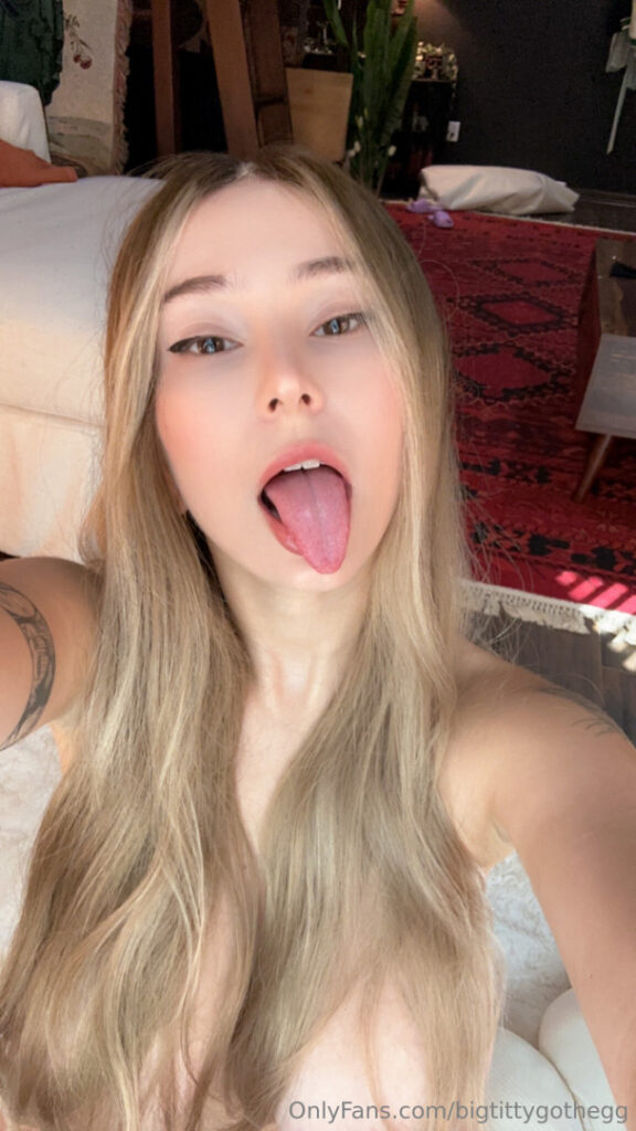 OnlyFans – T H I C C – bigtittygothegg – Nude