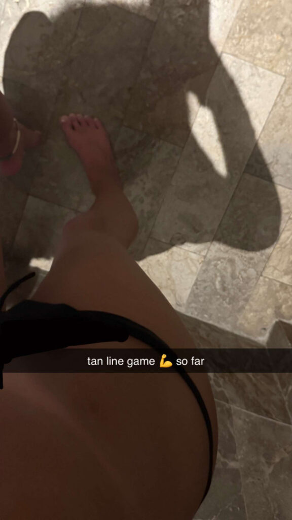 TikTok – Breckie Hill / @breckiehill – Nude