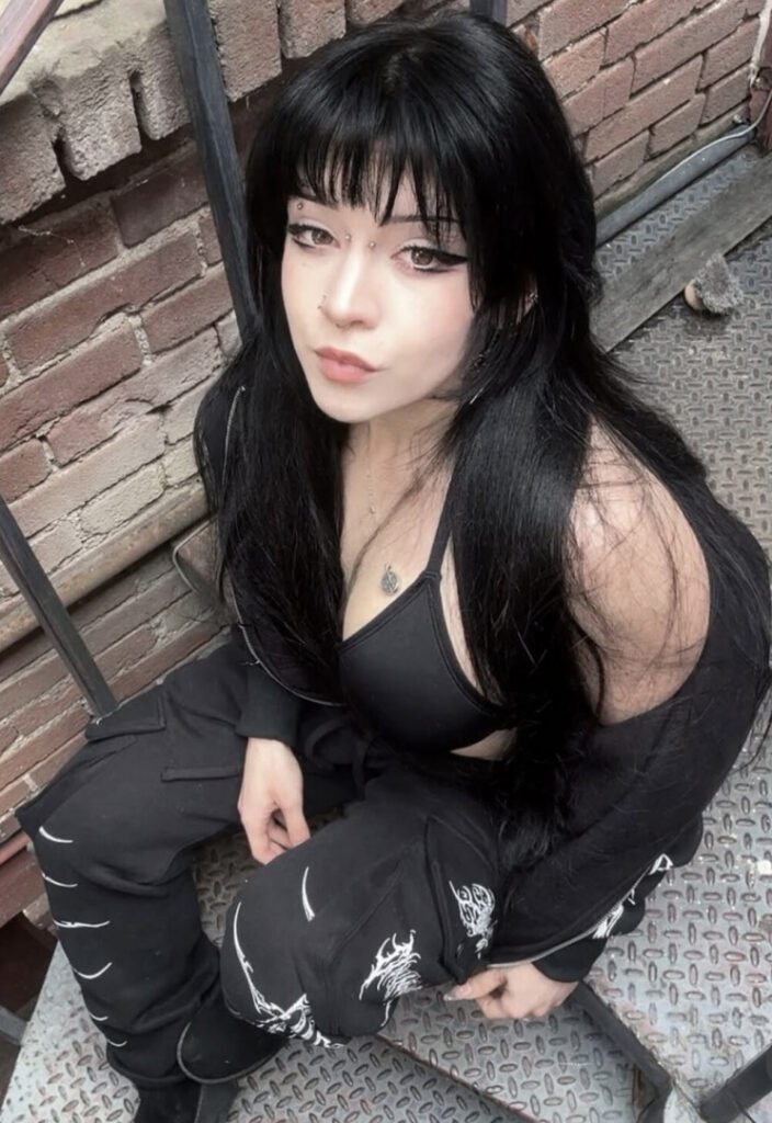 Instagram – BuffGothMom – Nude