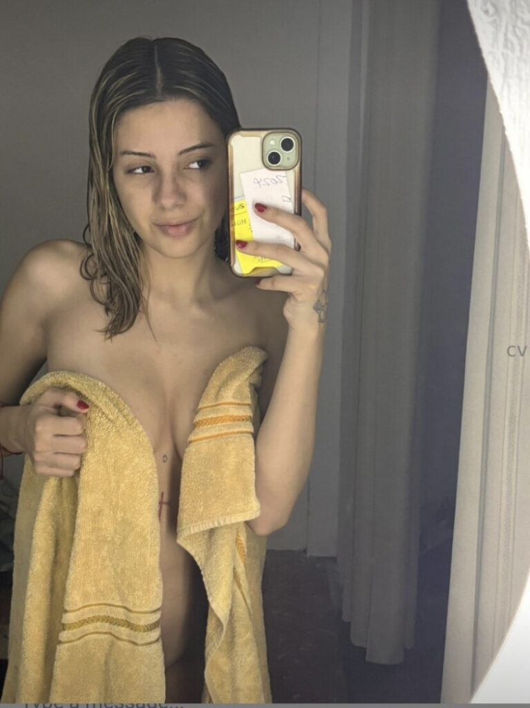 OnlyFans – Petite – Teen – Latina – Camila Valencia  cavbb  motocami – Nude Leaks