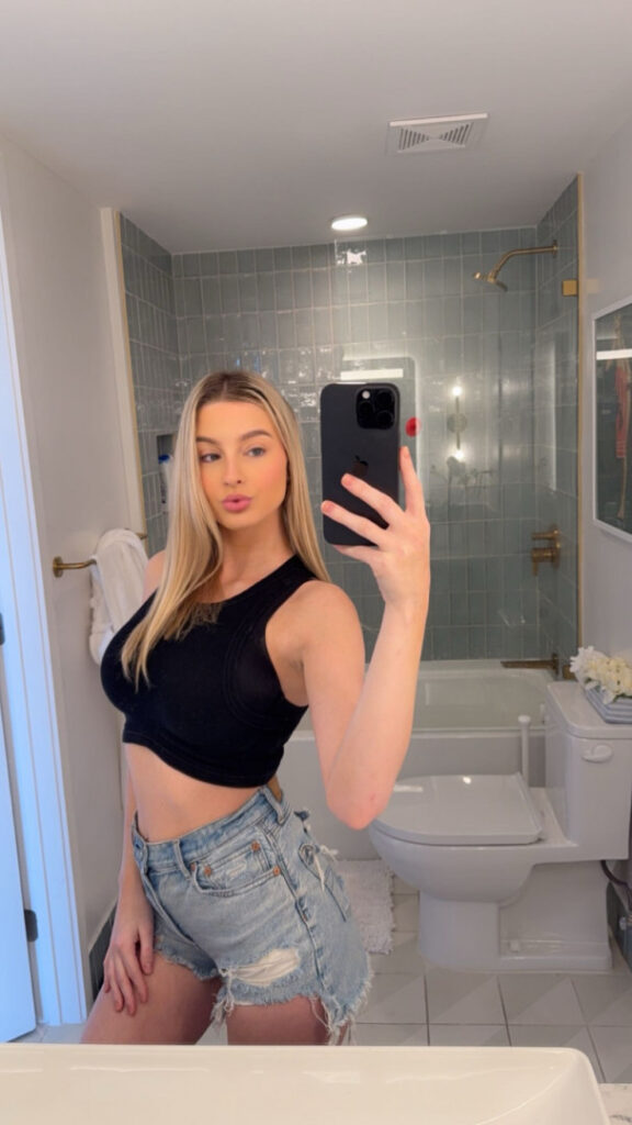 TikTok – Instagram – Cas Summer / csblondebombshell – Nude