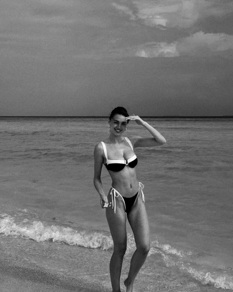 Instagram – Charleen Weiss – Nude