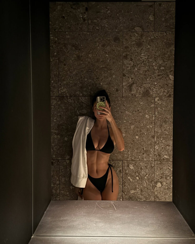 Instagram – Charleen Weiss – Nude