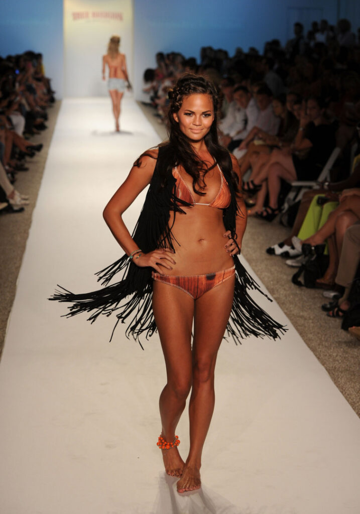 Celeb – Chrissy Teigen – Nude