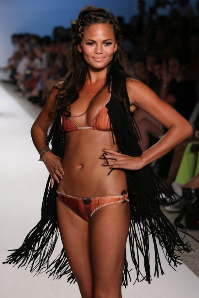 Celeb – Chrissy Teigen – Nude