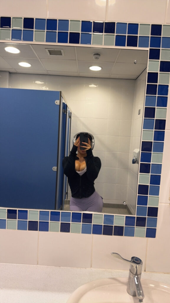 Instagram – Ciara Wilmot – Nude