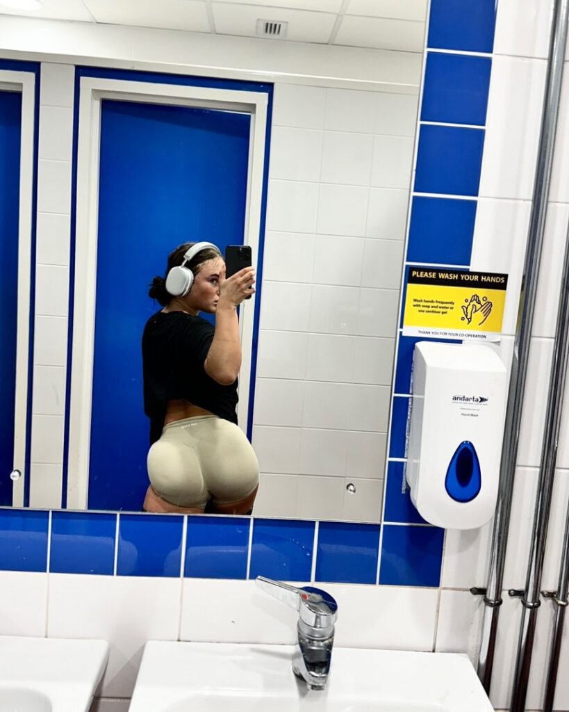 Instagram – Ciara Wilmot – Nude