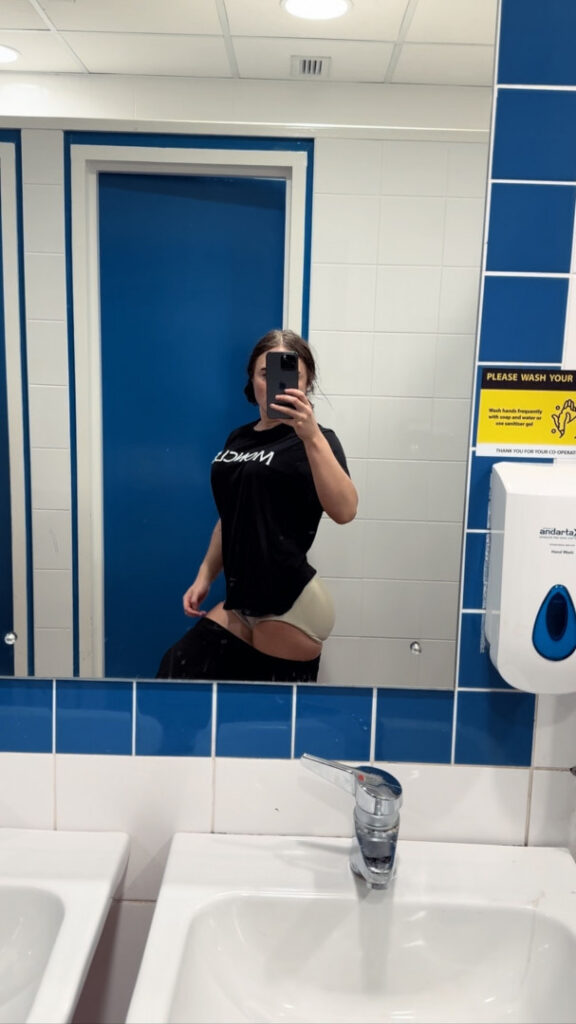 Instagram – Ciara Wilmot – Nude