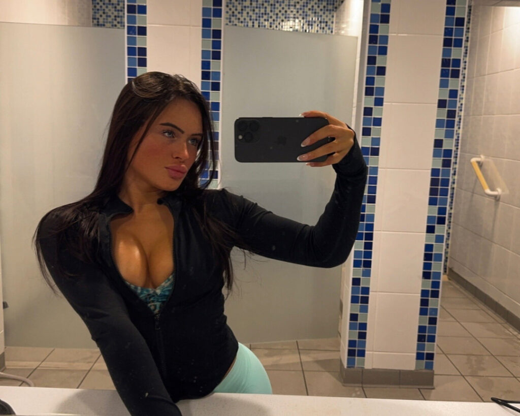 Instagram – Ciara Wilmot – Nude