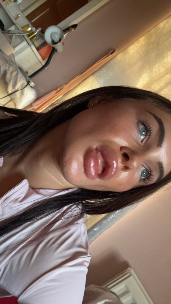 Instagram – Ciara Wilmot – Nude