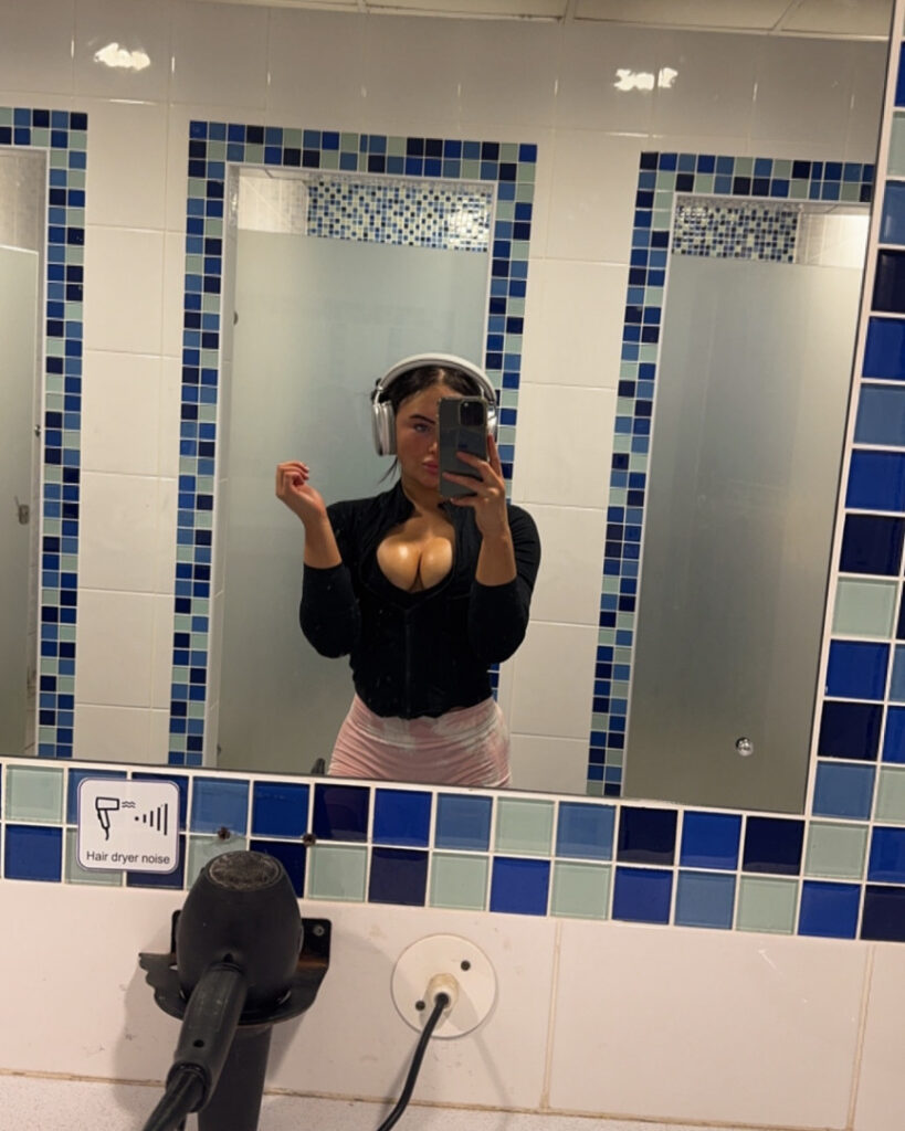 Instagram – Ciara Wilmot – Nude