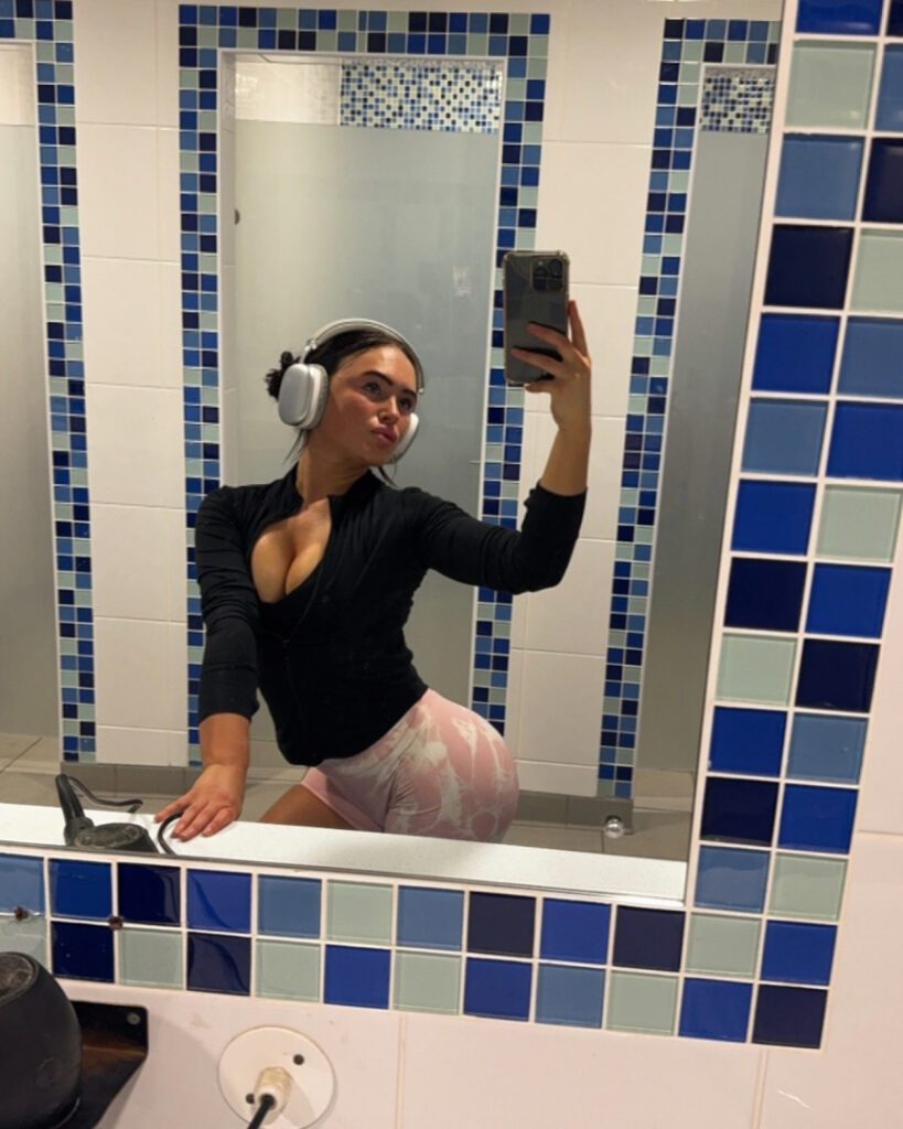 Instagram – Ciara Wilmot – Nude