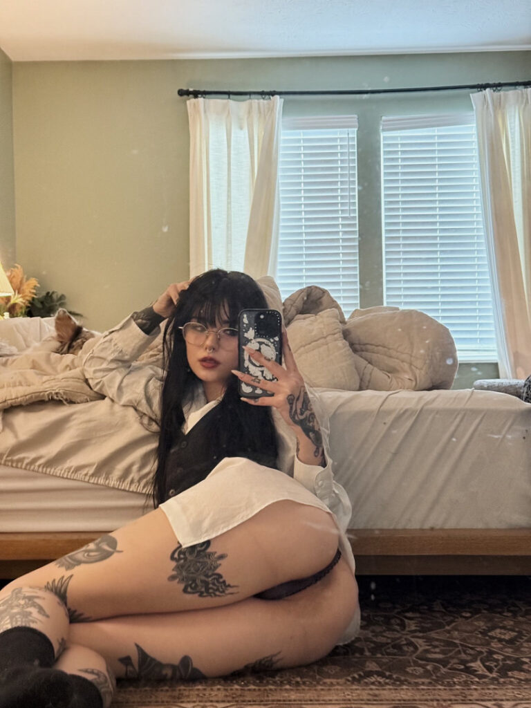 OnlyFans – Claire Estabrook – Plurrrkittyy – Lilmoonbbyy – Nonsalemwitch – Nude