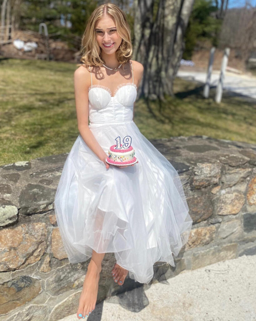 Instagram – Claire Jameson itsclairejameson – Nude