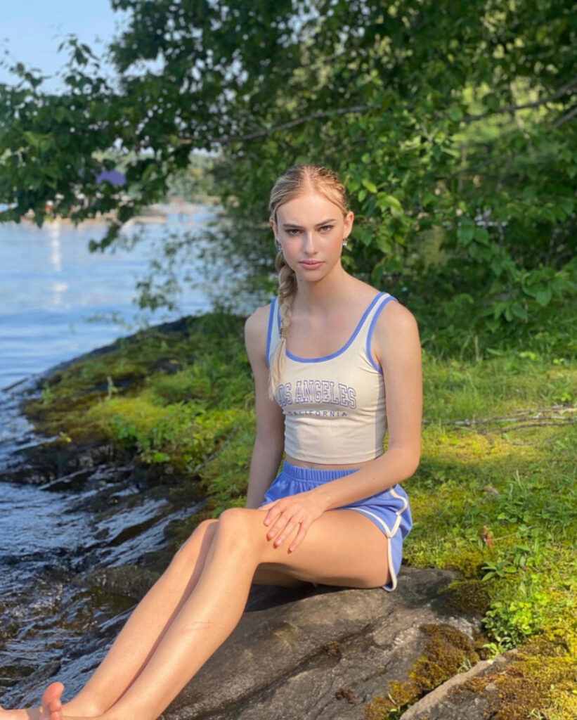 Instagram – Claire Jameson itsclairejameson – Nude