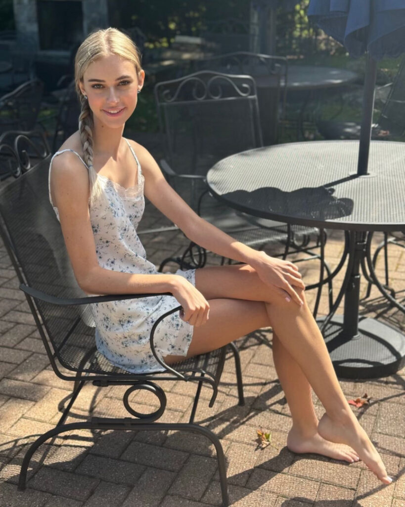 Instagram – Claire Jameson itsclairejameson – Nude