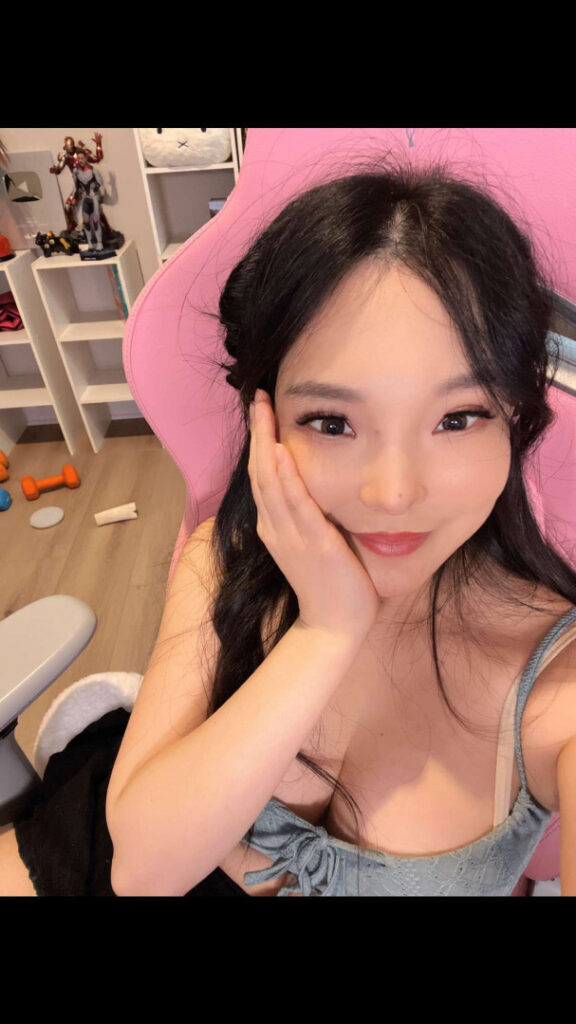 Twitch – Asian – Codemiko / Youneh – Nude