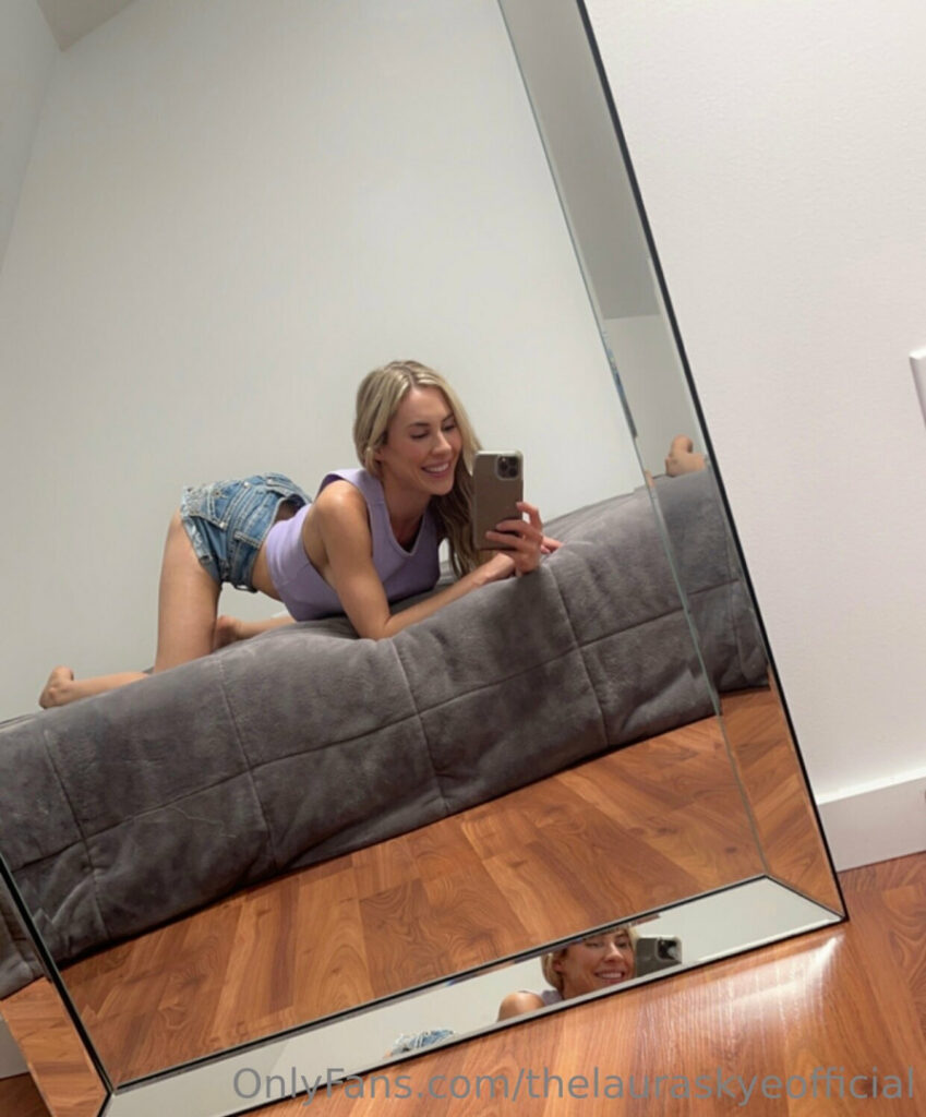 OnlyFans – CollegeHotwife  LilMissSkye  thelauraskyeofficial  Laura Skye – Nude Leaks