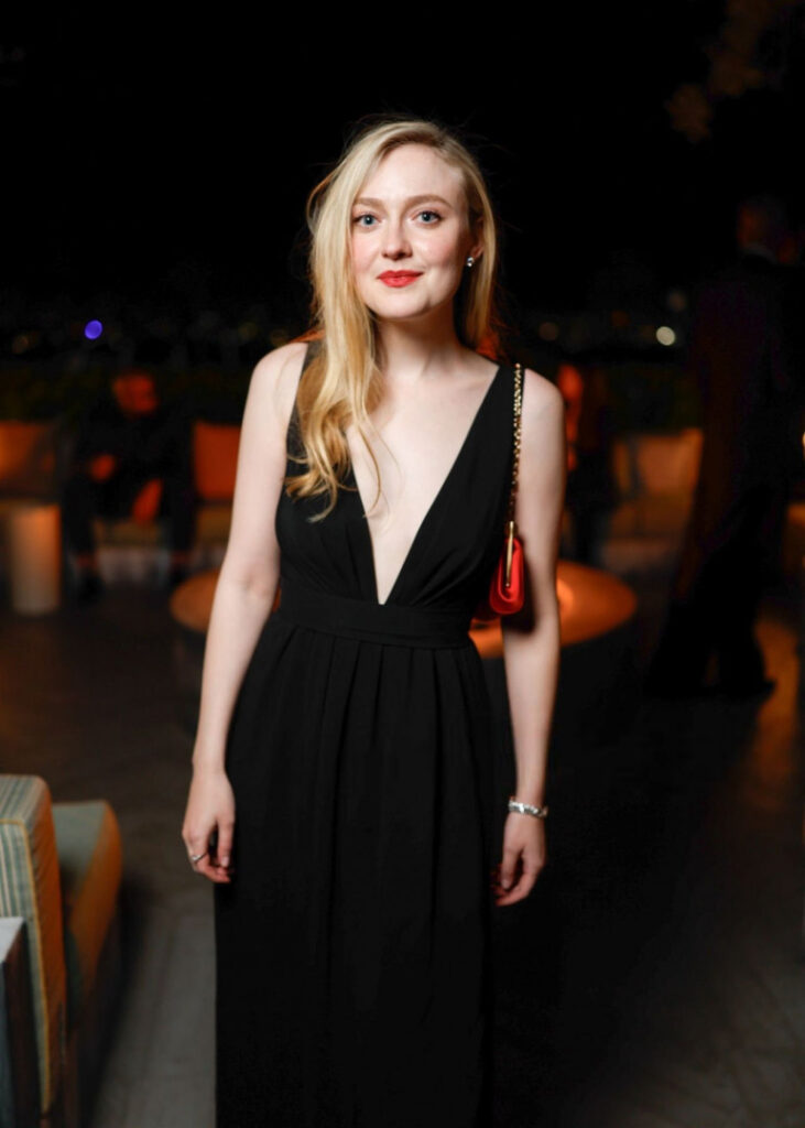 Celeb – Dakota Fanning – Nude