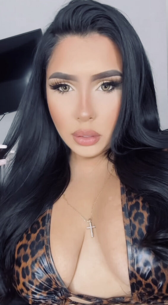 Instagram – T H I C C – Latina – dee.caro – Nude Leaks