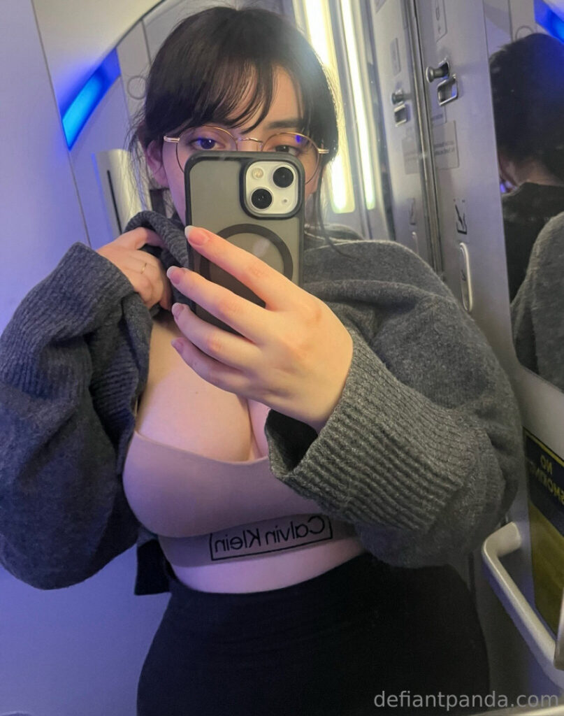 OnlyFans – T H I C C – defiantpanda – Cora – Nude