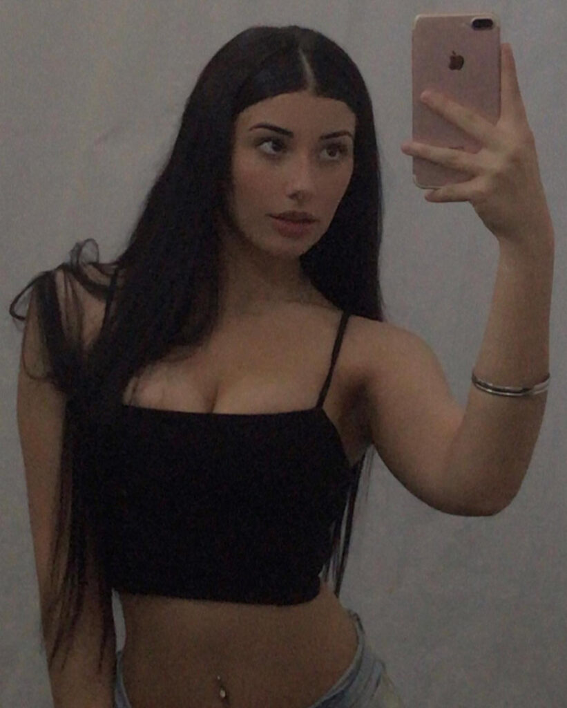 TikTok – Instagram – Delfina Montemuiño @delfimonte_ – Nude Leaks