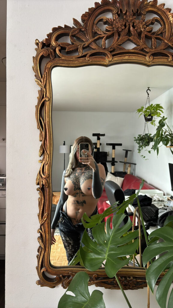 Instagram – divinement_bon – Nude Leaks