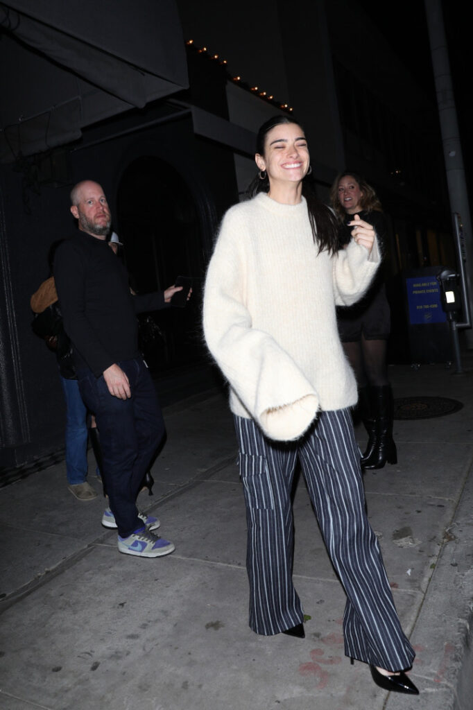 TikTok – Dixie D’Amelio – Nude