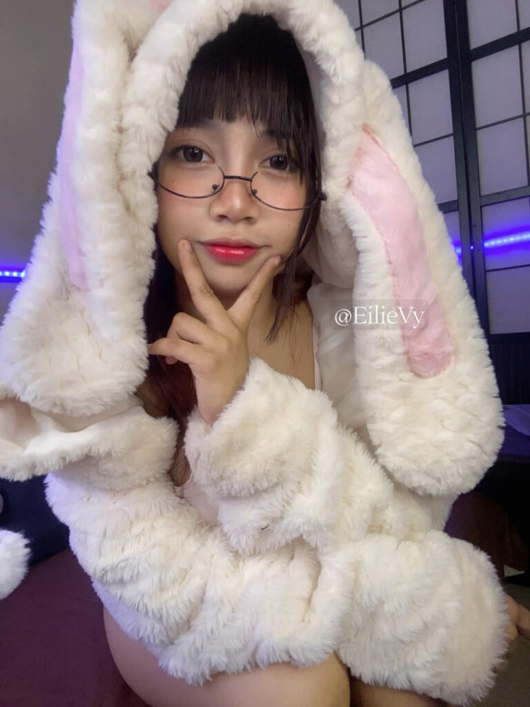 ⠀X⠀ – Eilie Vy – Nude Leaks