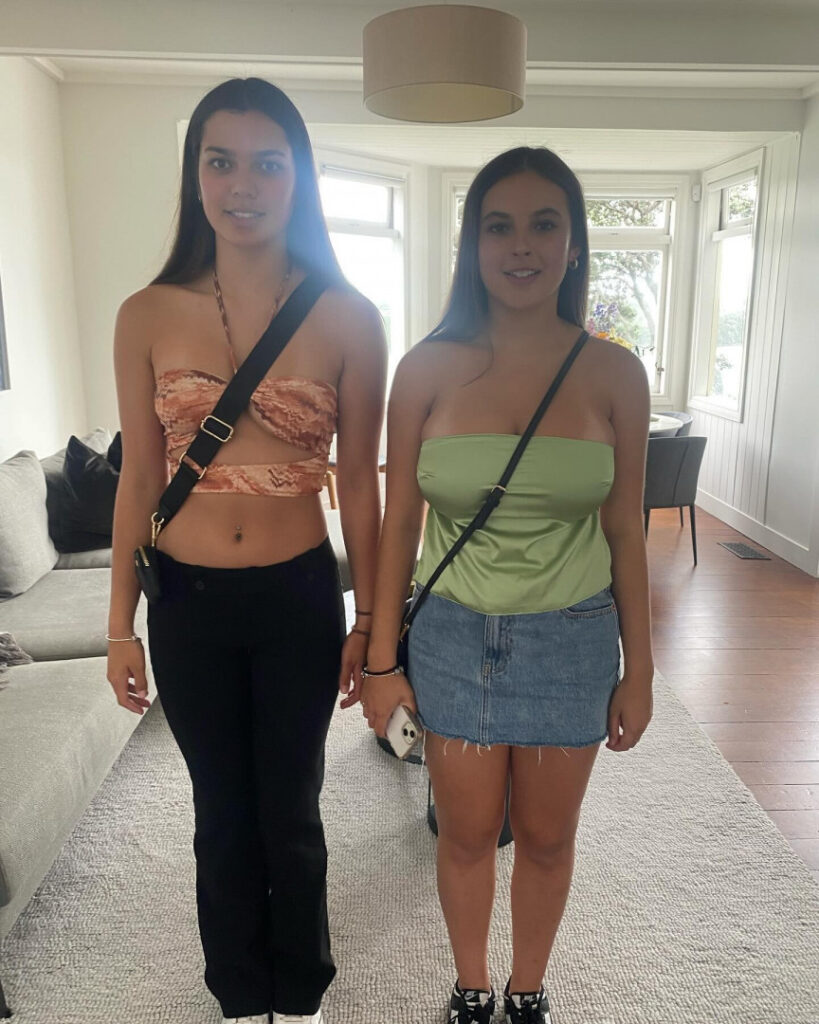 Instagram – Ella Midgley – Nude