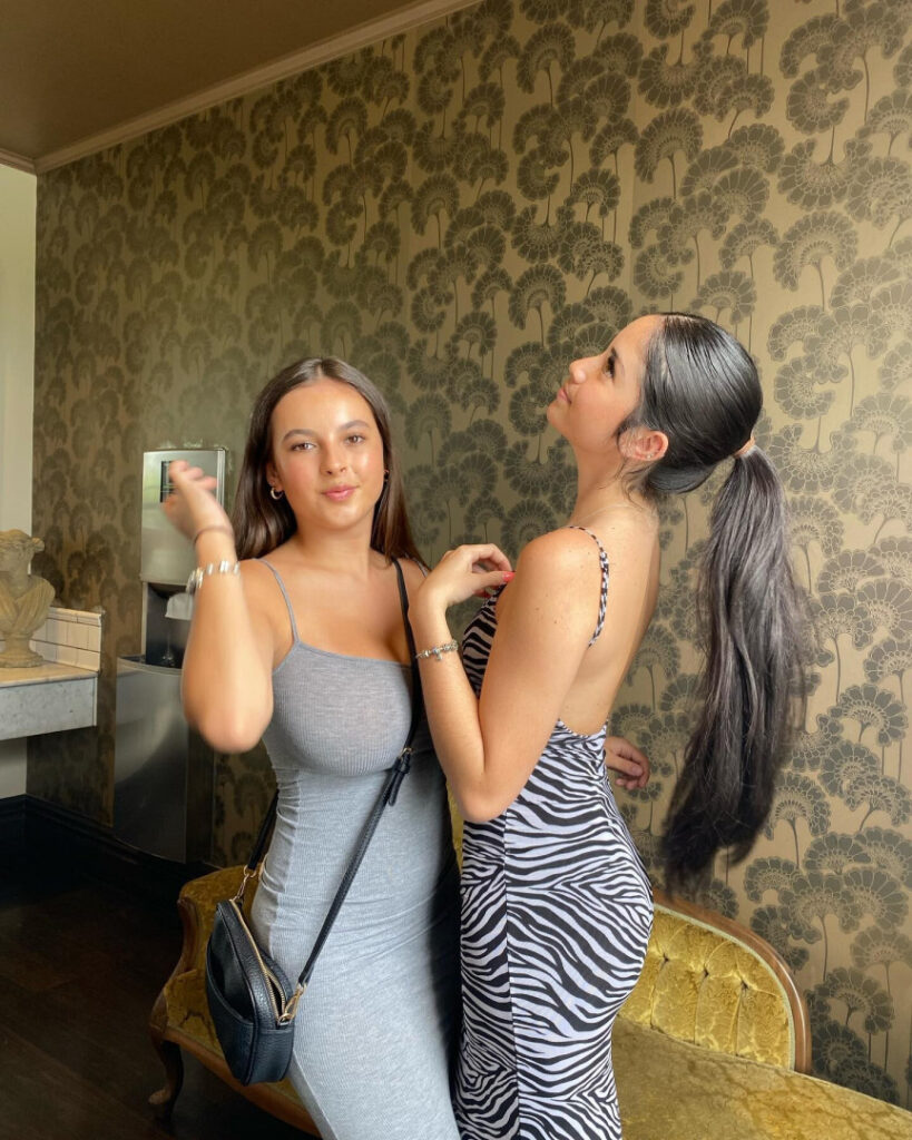 Instagram – Ella Midgley – Nude