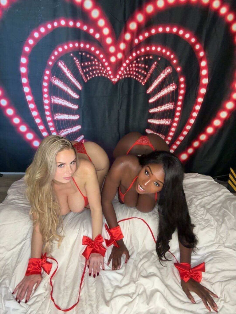 Instagram – T H I C C – Ebony – Ellie The Empress – Nude