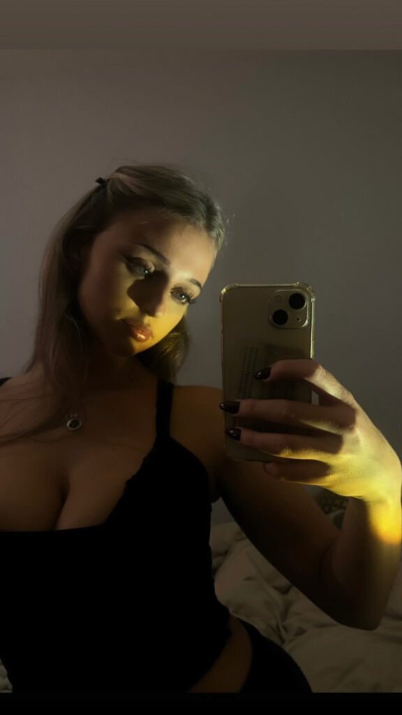 Instagram – T H I C C – Teen – ellyy.ann / elly.ann / elly – Nude